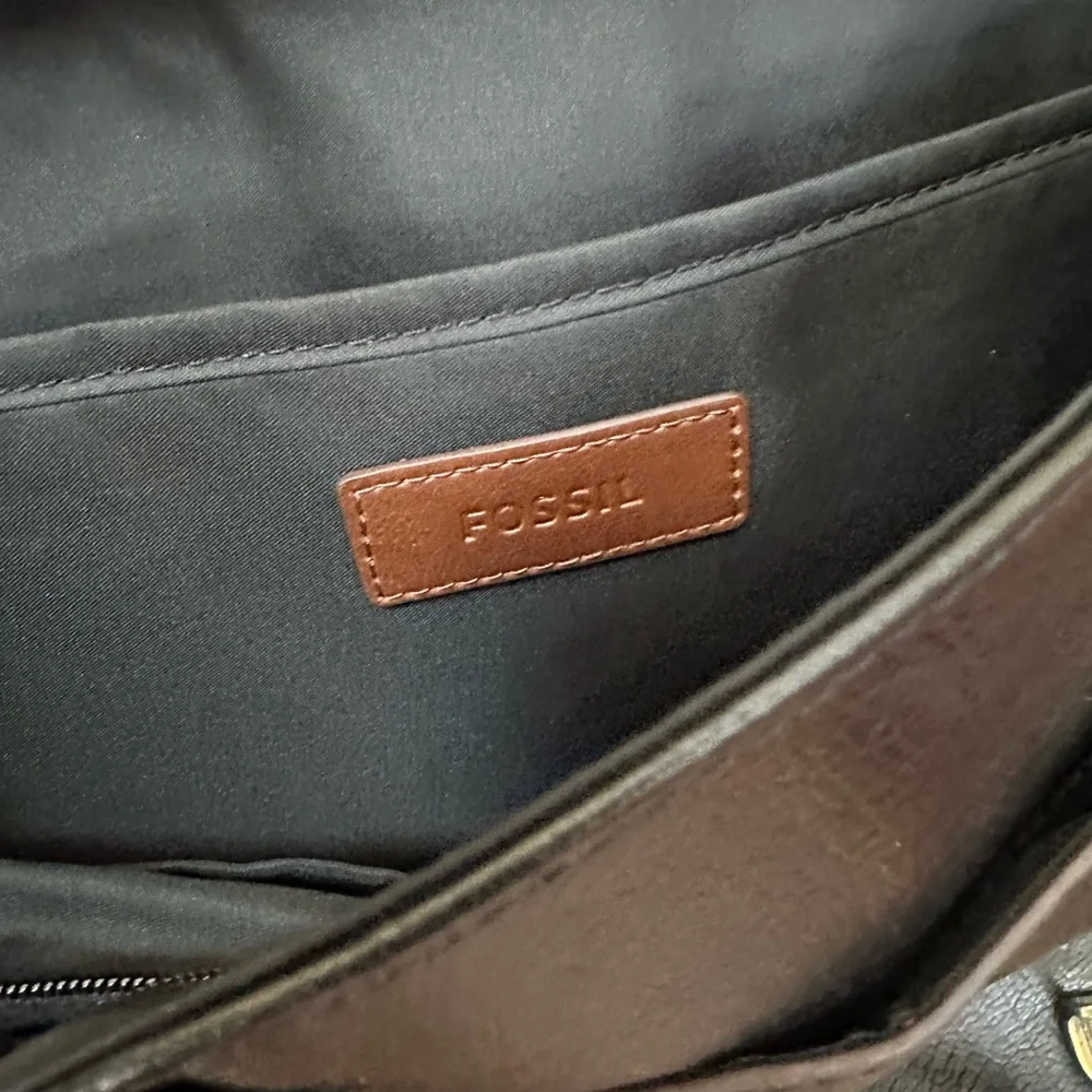 FOSSIL Black Leather Messenger Bag Shoulder Strap - Excellent Condition